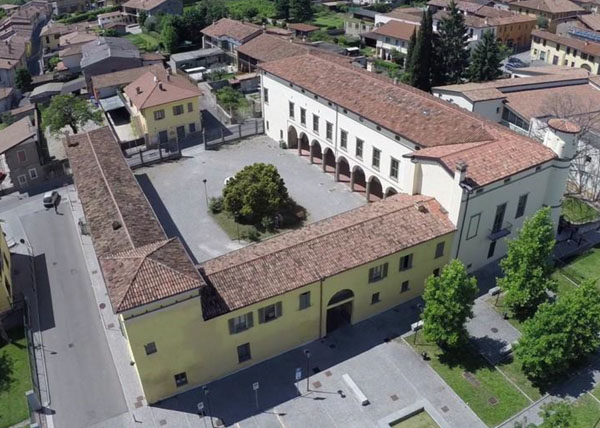 Manutenzione straordinaria del tetto e dei serramenti nel Palazzo Municipale di Cazzago San Martino